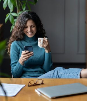 remote-worker-girl-procrastinate-at-workplace-sit-at-desk-with-closed-laptop-chat-in-social-media.jpg